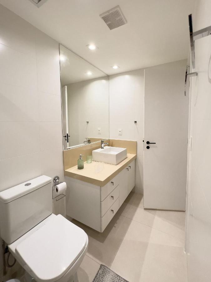Apartamento Lindo Flat Com Varanda E Vista Panoramica No Coracao Da Barra Pertinho De Tudo B1-0029 *